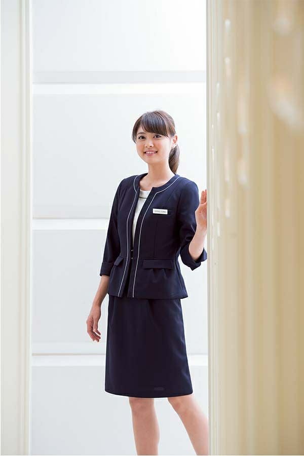 モデル着用　全身　ネイビー　スカートスタイル　ジャケット（七分袖）（無地）　ウェーブロン®ドビーニット