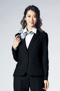 ジャケット（ストライプ）　全2色　濃淡２色の糸で表現したヘリンボーンベースのストライプ　抗菌防臭「ポリジン・バイオスタティック」裏地を仕様　ブレイニーストライプ　ポリエステル６０％・毛４０％　制電気防止　家庭洗濯OK