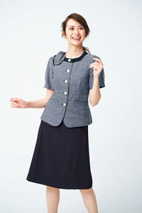 オーバーブラウス半袖　全身