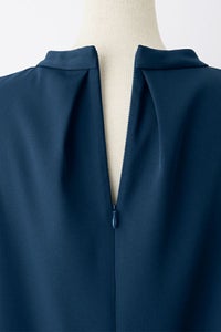 後ろファスナー開き